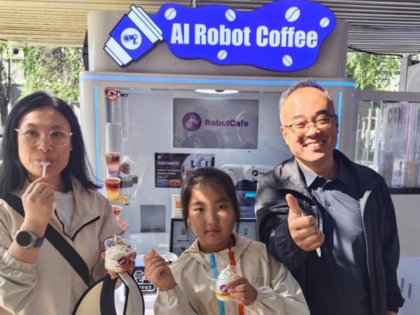 安诺 AI 机器人咖啡机、冰淇淋机落地俄罗斯伊尔库