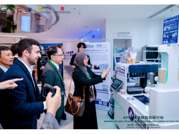 Anuo AI‑Robot Latte‑Art Coffee Bar Debuts at APEC Technology‑Enabled Low‑Carbon Action (Longhua)